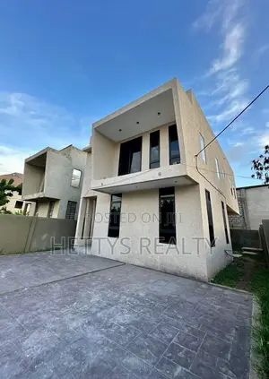 3bdrm House in East Legon for sale