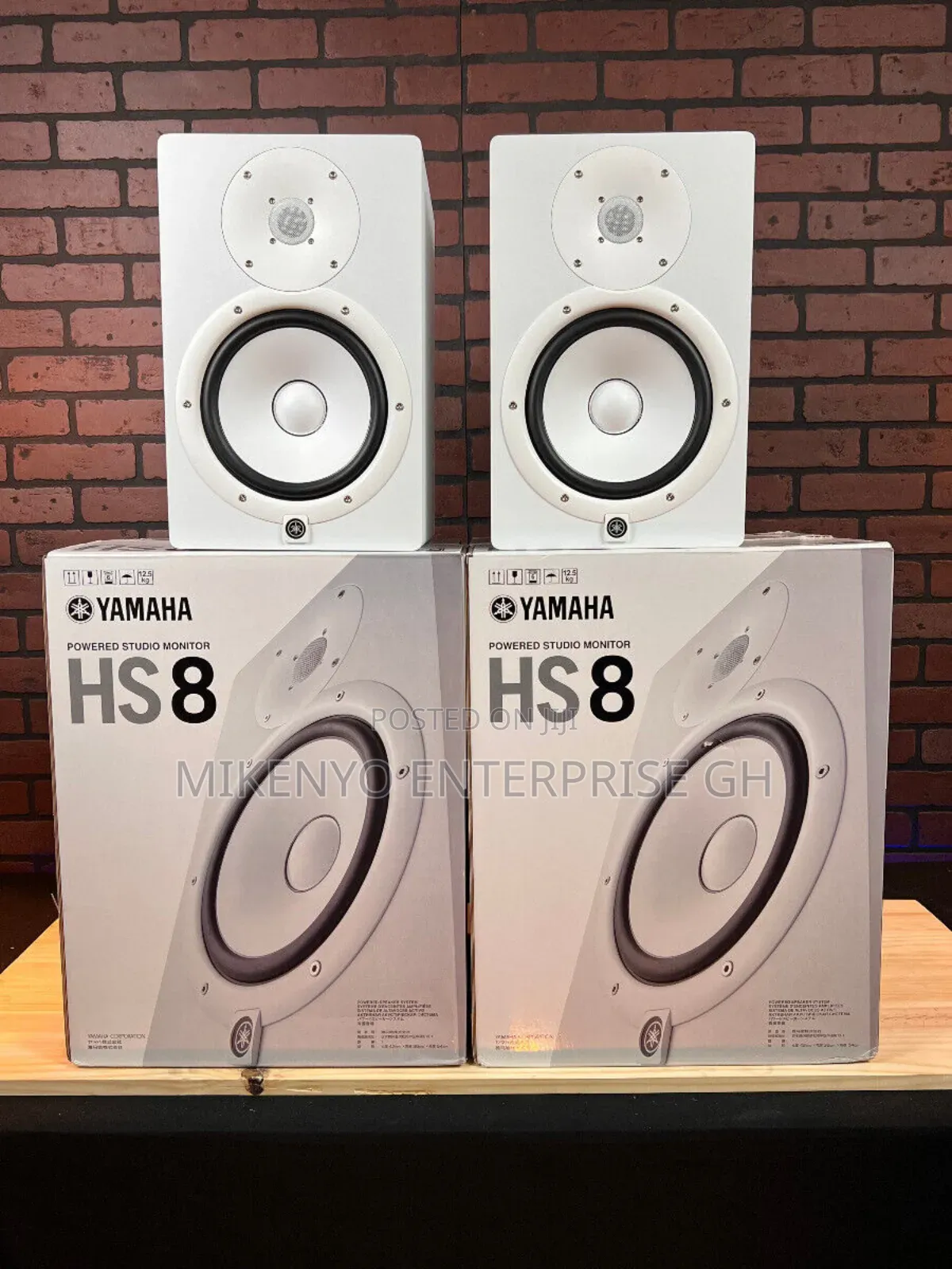 Yamaha HS8 Monitors Stands and Audio Cable Package