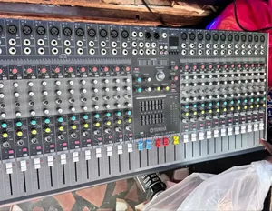 Yamaha SMX-2400 24-Channel Audio Mixer.