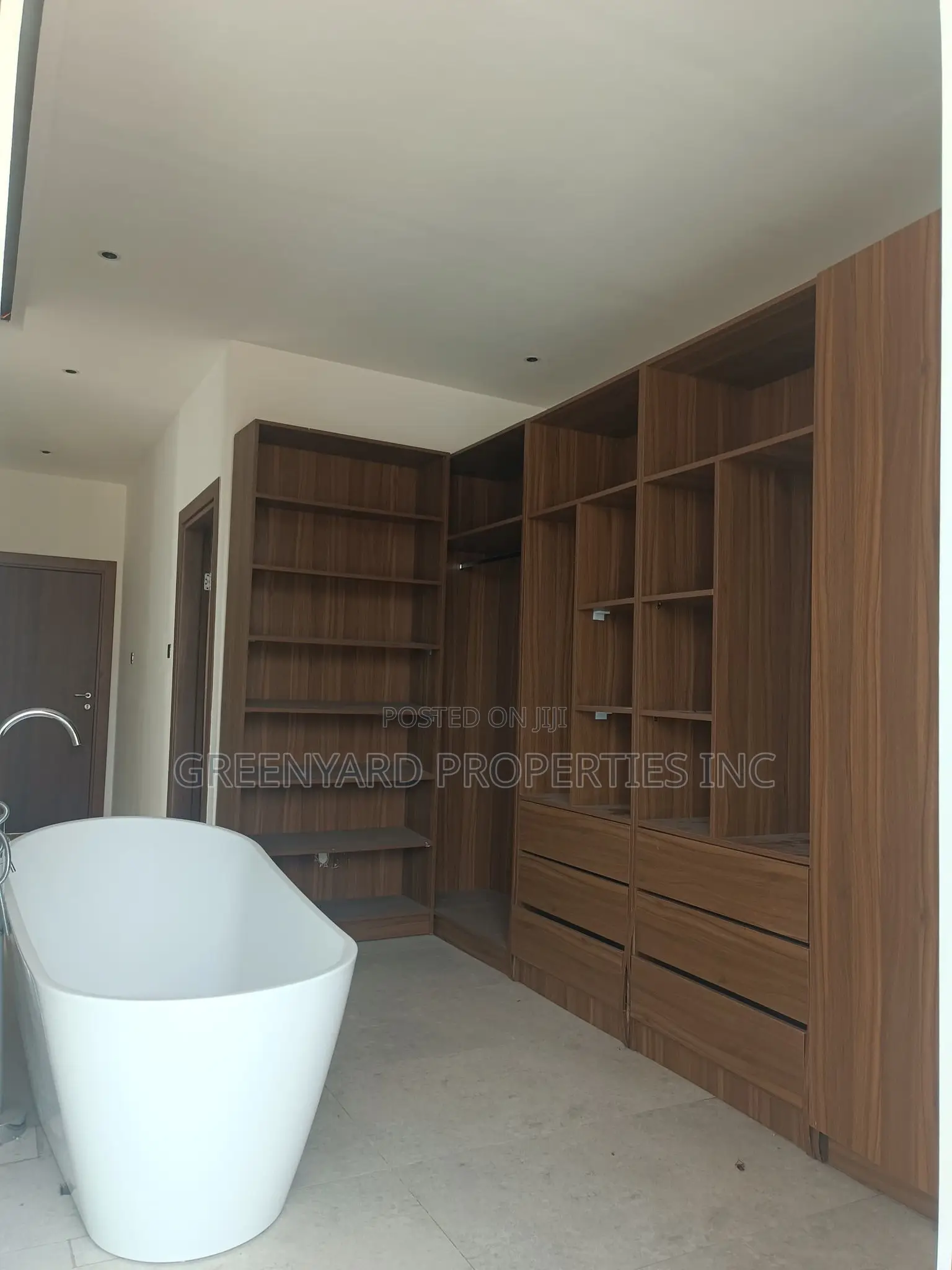 4bdrm House in School Junction, Ashaley Botwe for rent