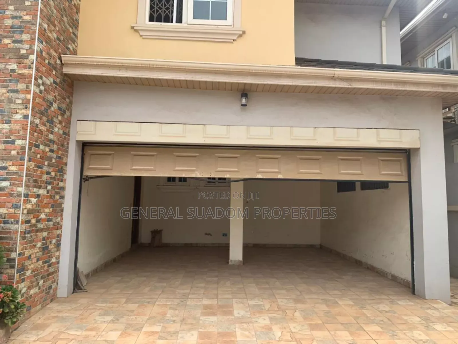 5bdrm Duplex in Suadom, Baatsona Total for rent