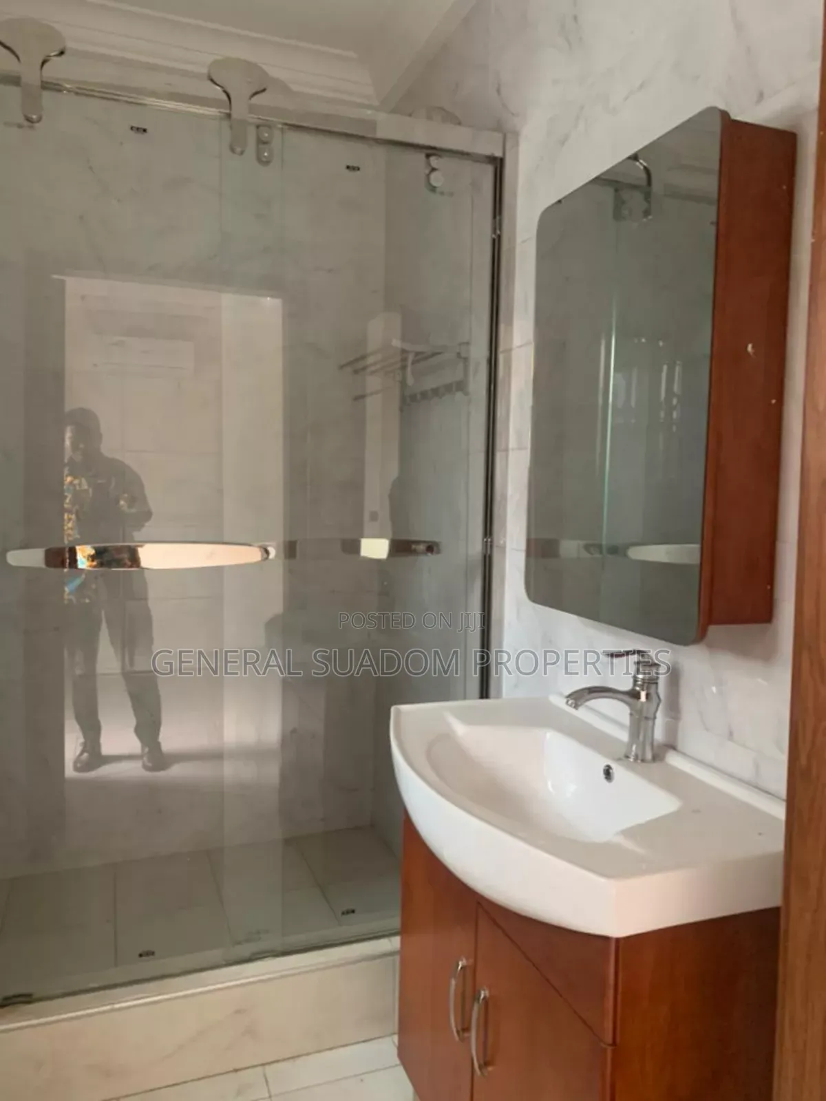 5bdrm Duplex in Suadom, Baatsona Total for rent