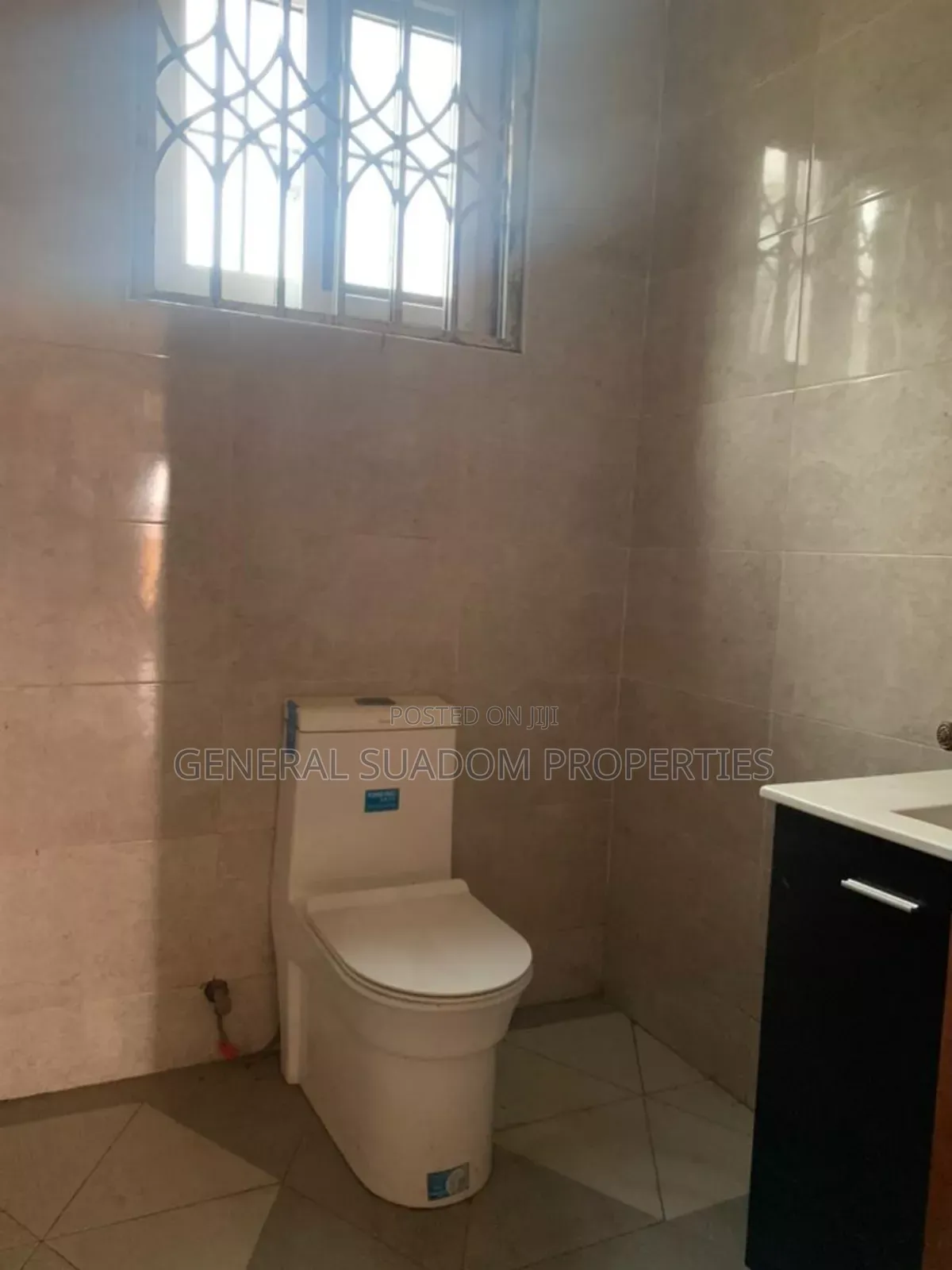 5bdrm Duplex in Suadom, Baatsona Total for rent