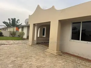 3bdrm House in Bronko, Baatsona Total for rent