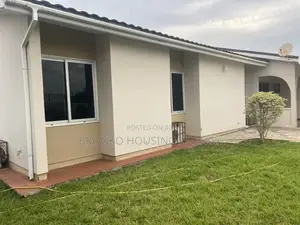 3bdrm House in Bronko, Baatsona Total for rent