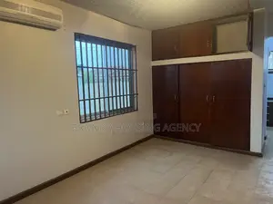 3bdrm House in Bronko, Baatsona Total for rent