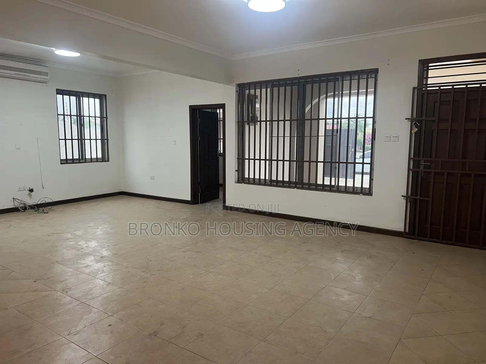 3bdrm House in Bronko, Baatsona Total for rent