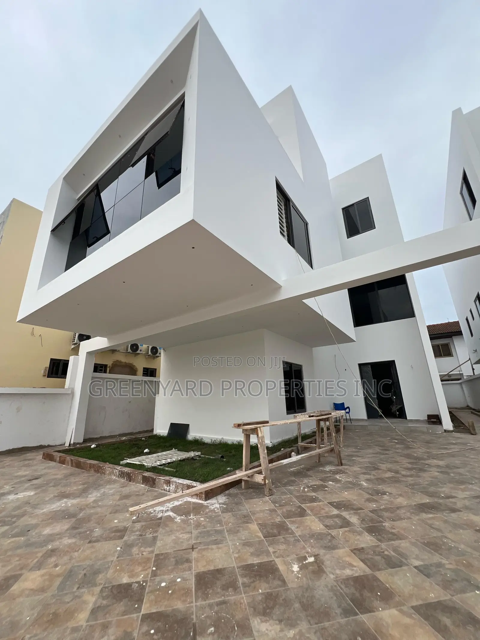 6bdrm Mansion in East Legon for sale