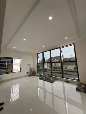 6bdrm Mansion in East Legon for sale