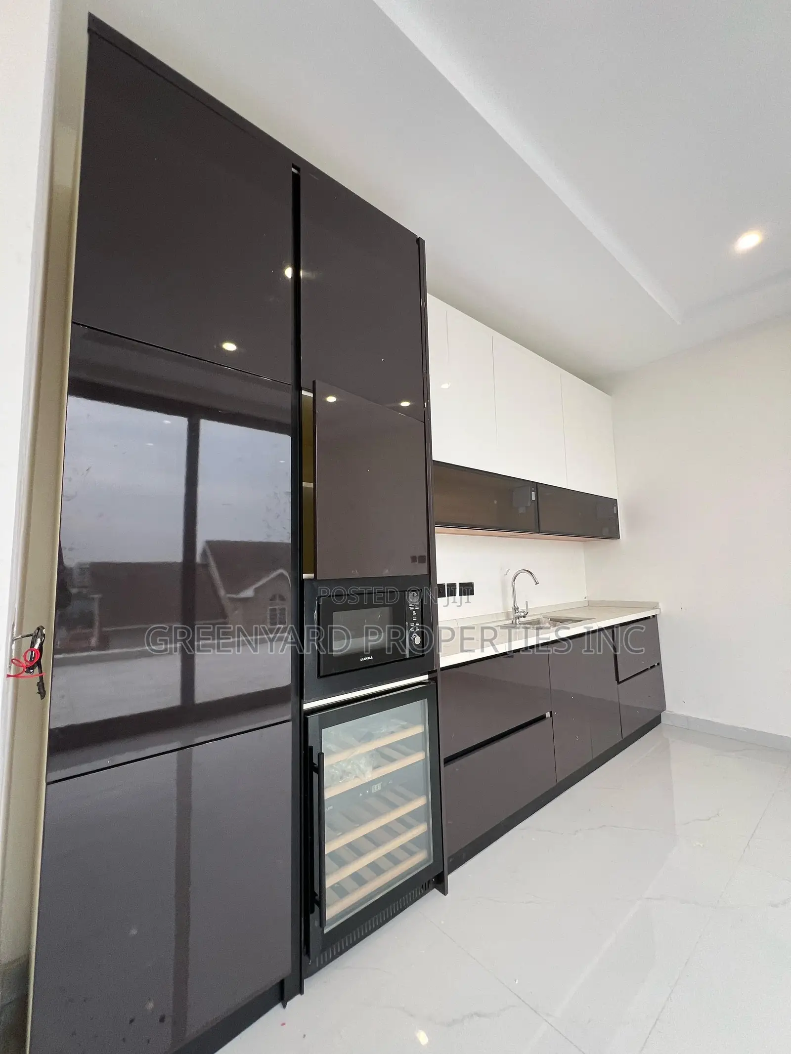 6bdrm Mansion in East Legon for sale