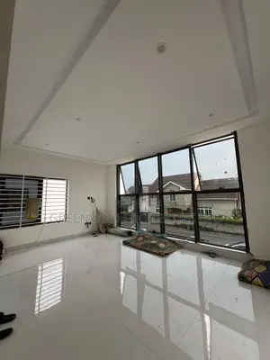 6bdrm Mansion in East Legon for sale