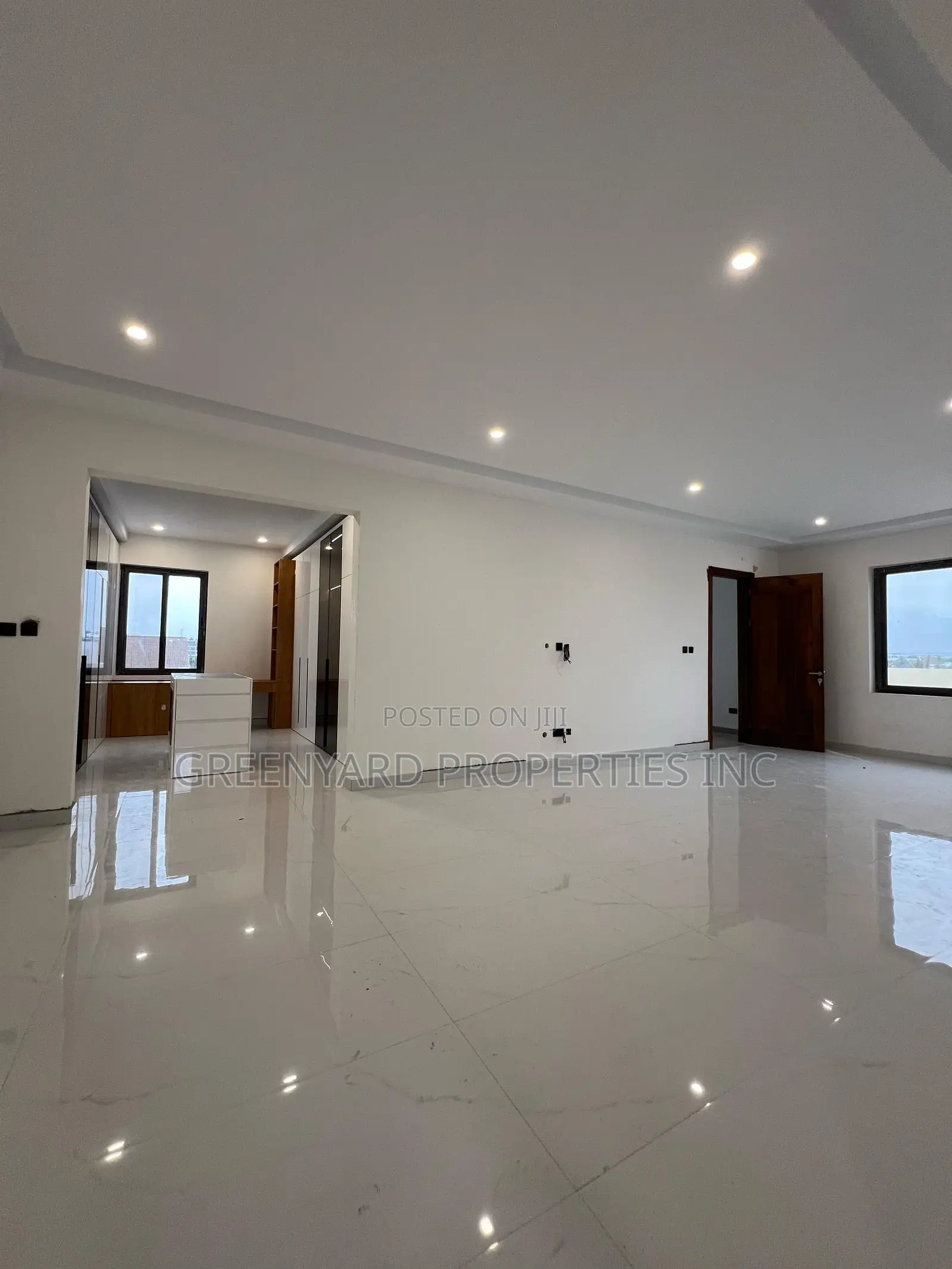 6bdrm Mansion in East Legon for sale