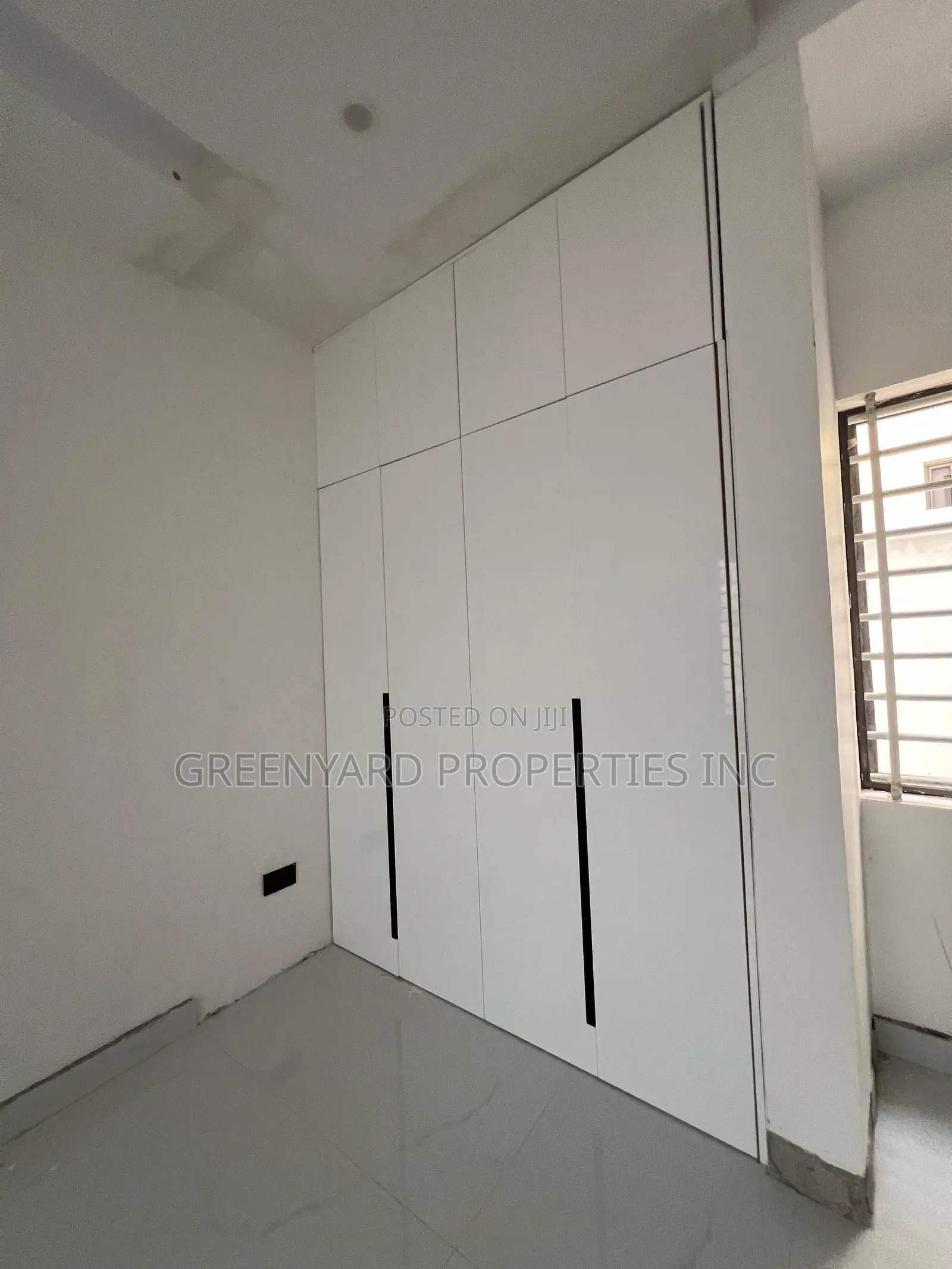 6bdrm Mansion in East Legon for sale