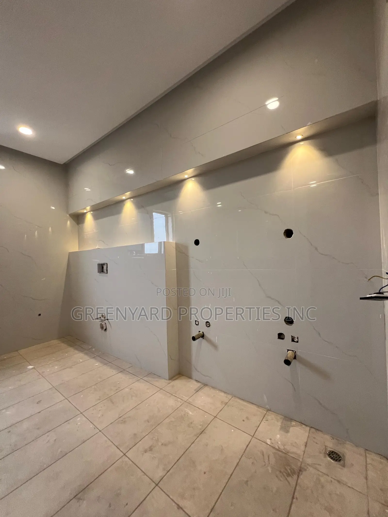 6bdrm Mansion in East Legon for sale