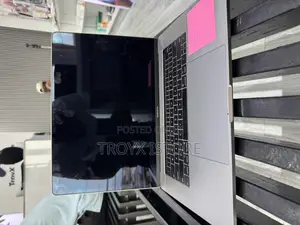 Laptop Apple MacBook 2018 16GB Intel Core I7 SSD 256GB