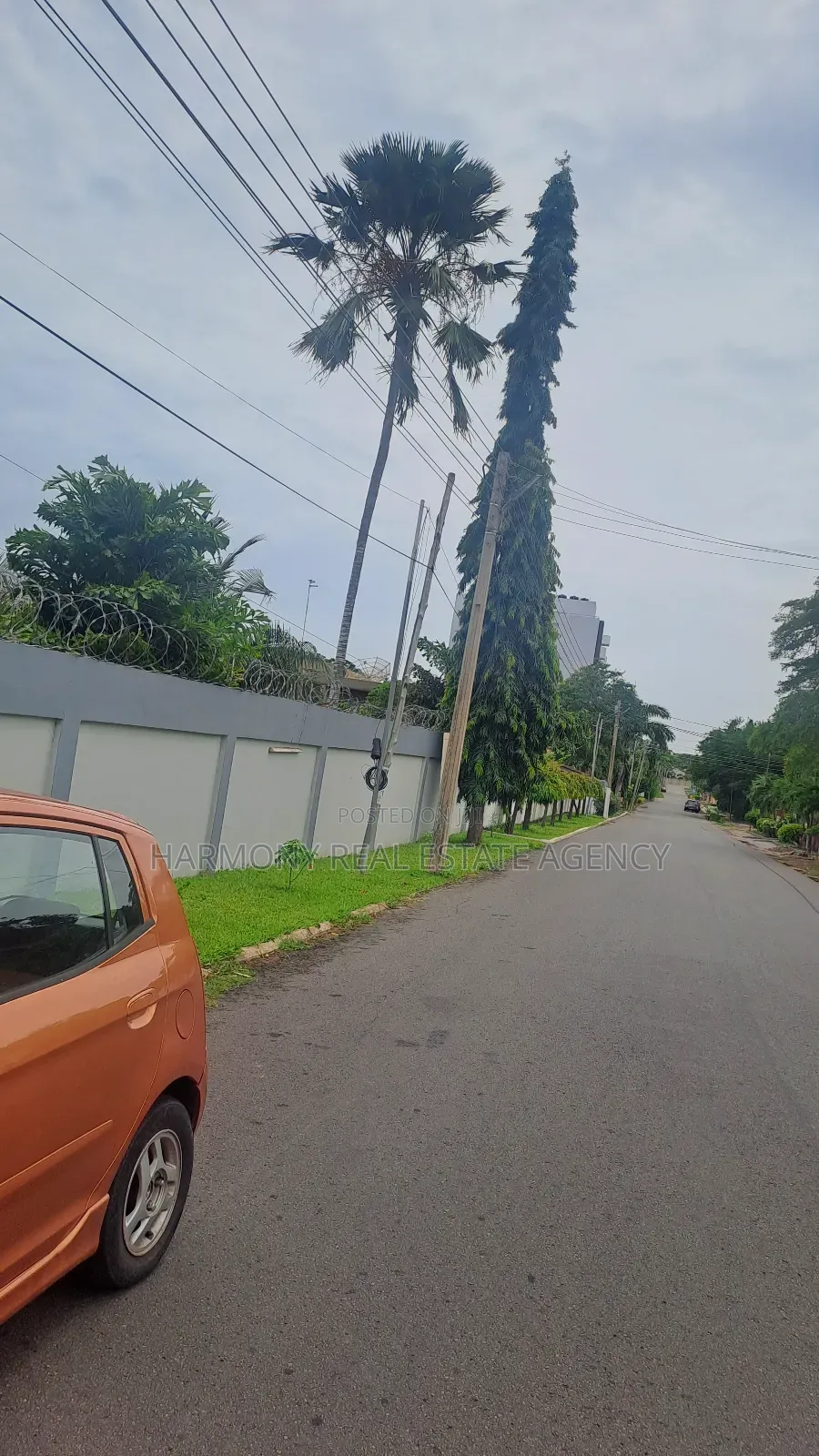 10bdrm House in Dzorwulu for rent