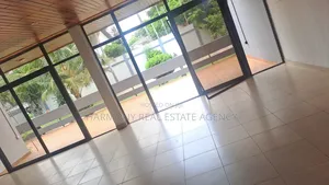 10bdrm House in Dzorwulu for rent