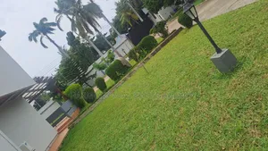10bdrm House in Dzorwulu for rent