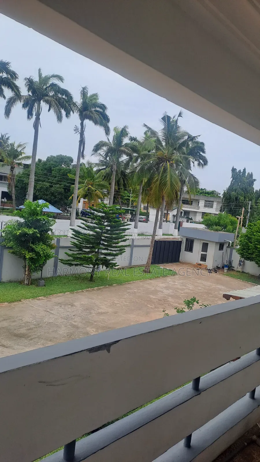 10bdrm House in Dzorwulu for rent
