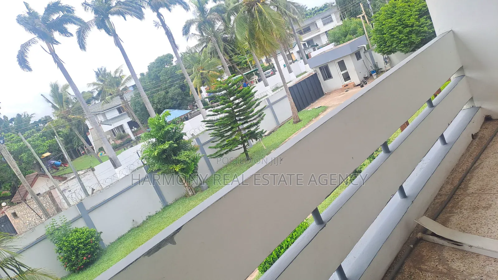10bdrm House in Dzorwulu for rent