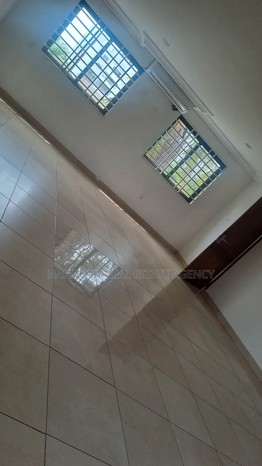 10bdrm House in Dzorwulu for rent