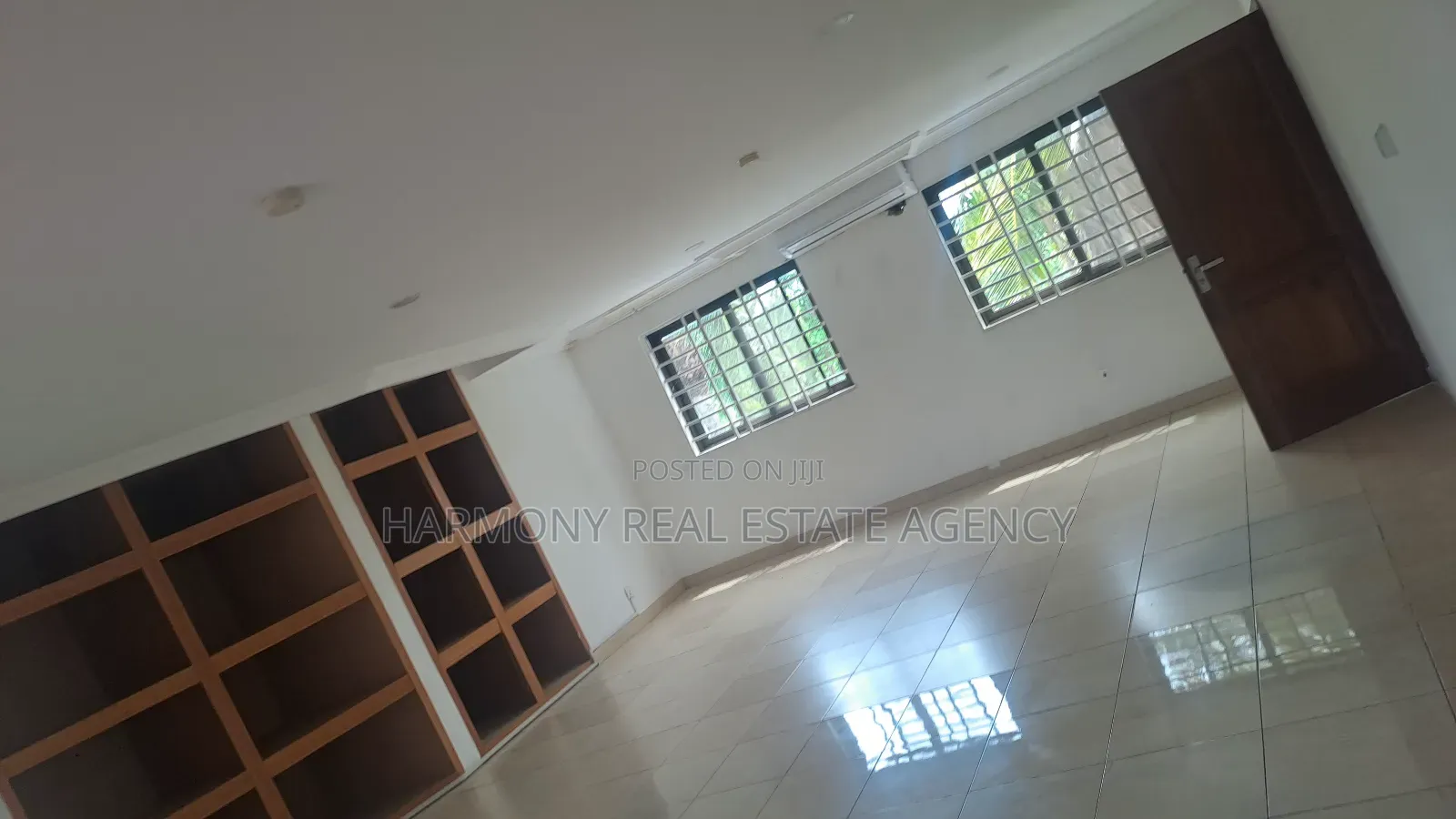 10bdrm House in Dzorwulu for rent