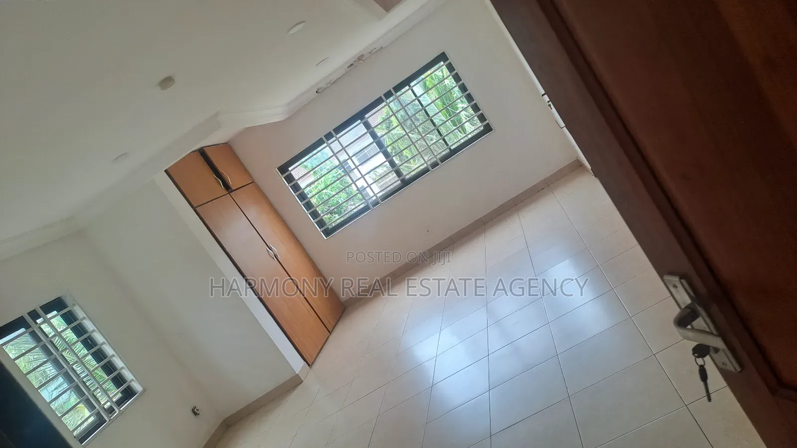 10bdrm House in Dzorwulu for rent
