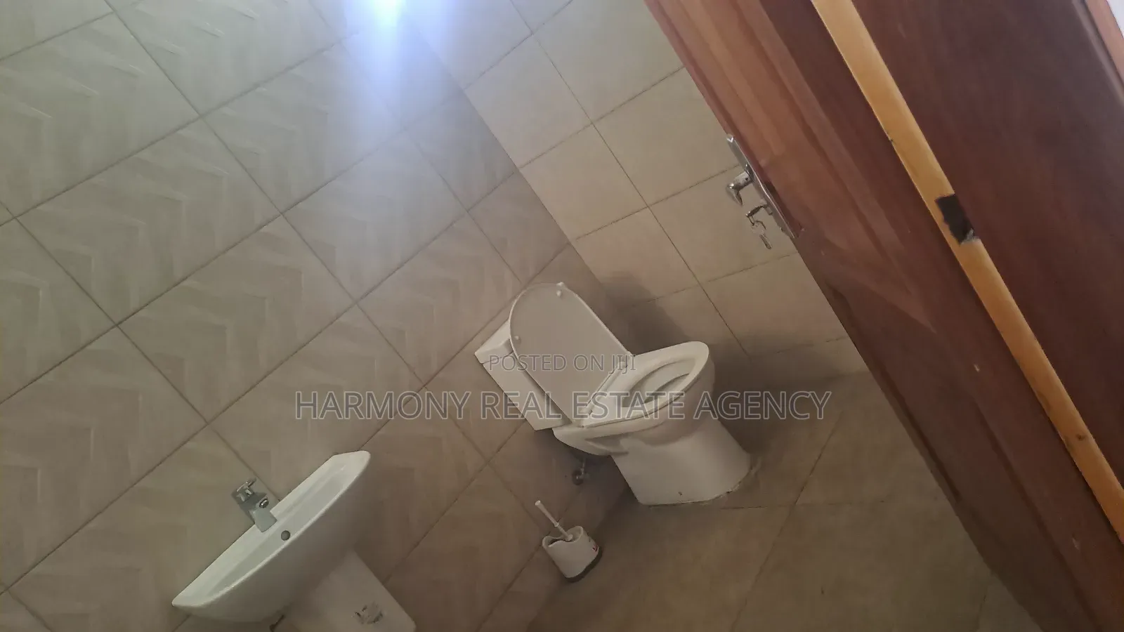 10bdrm House in Dzorwulu for rent
