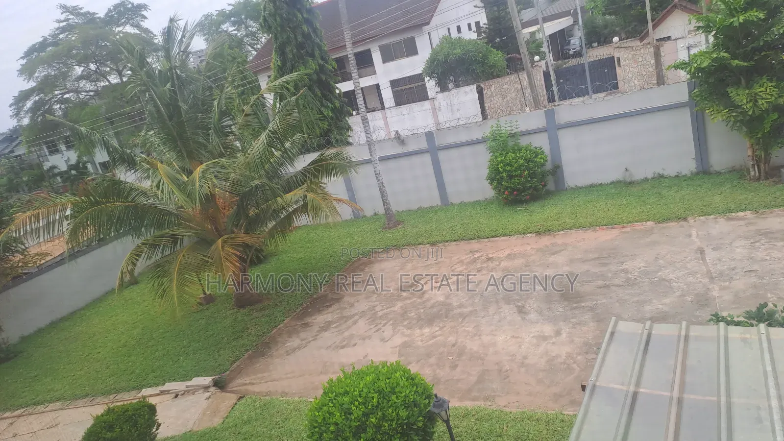 10bdrm House in Dzorwulu for rent