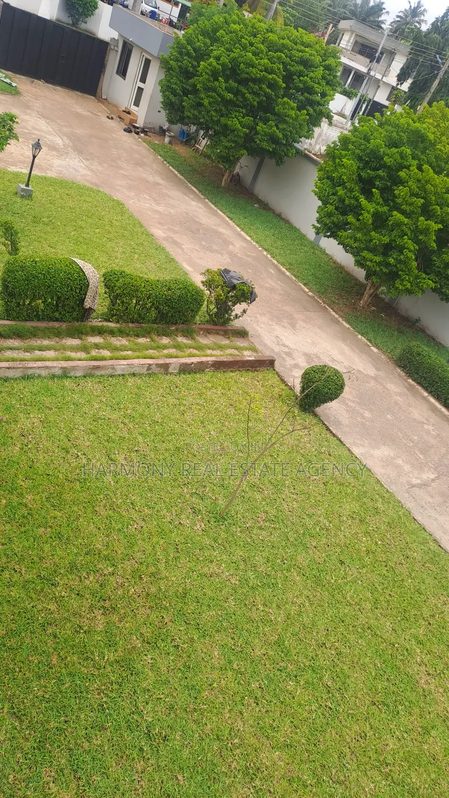 10bdrm House in Dzorwulu for rent