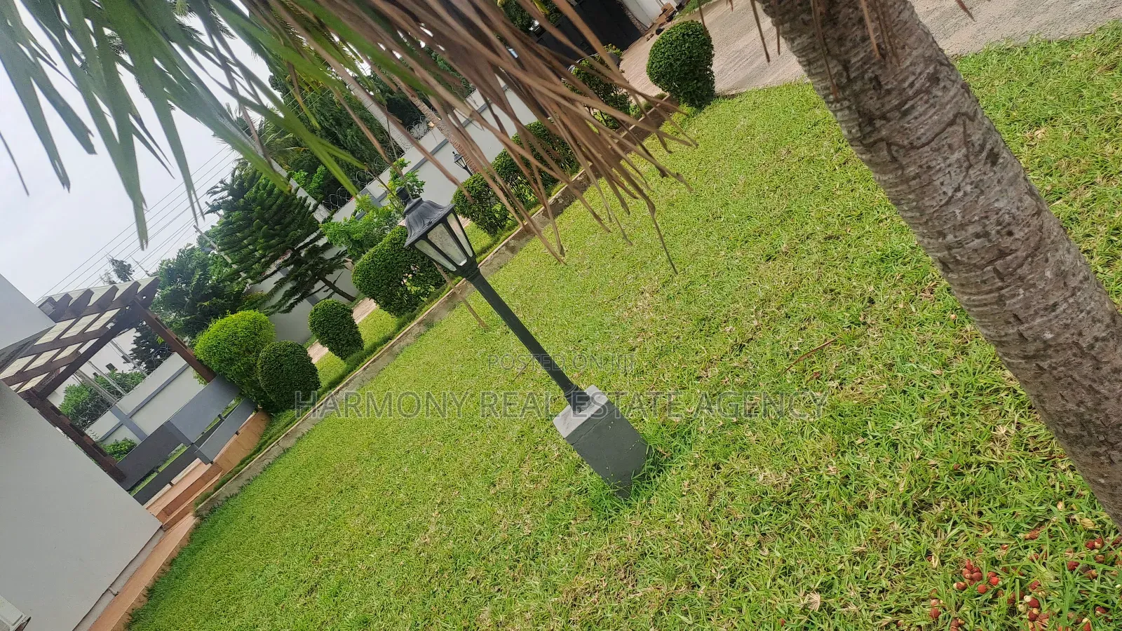 10bdrm House in Dzorwulu for rent