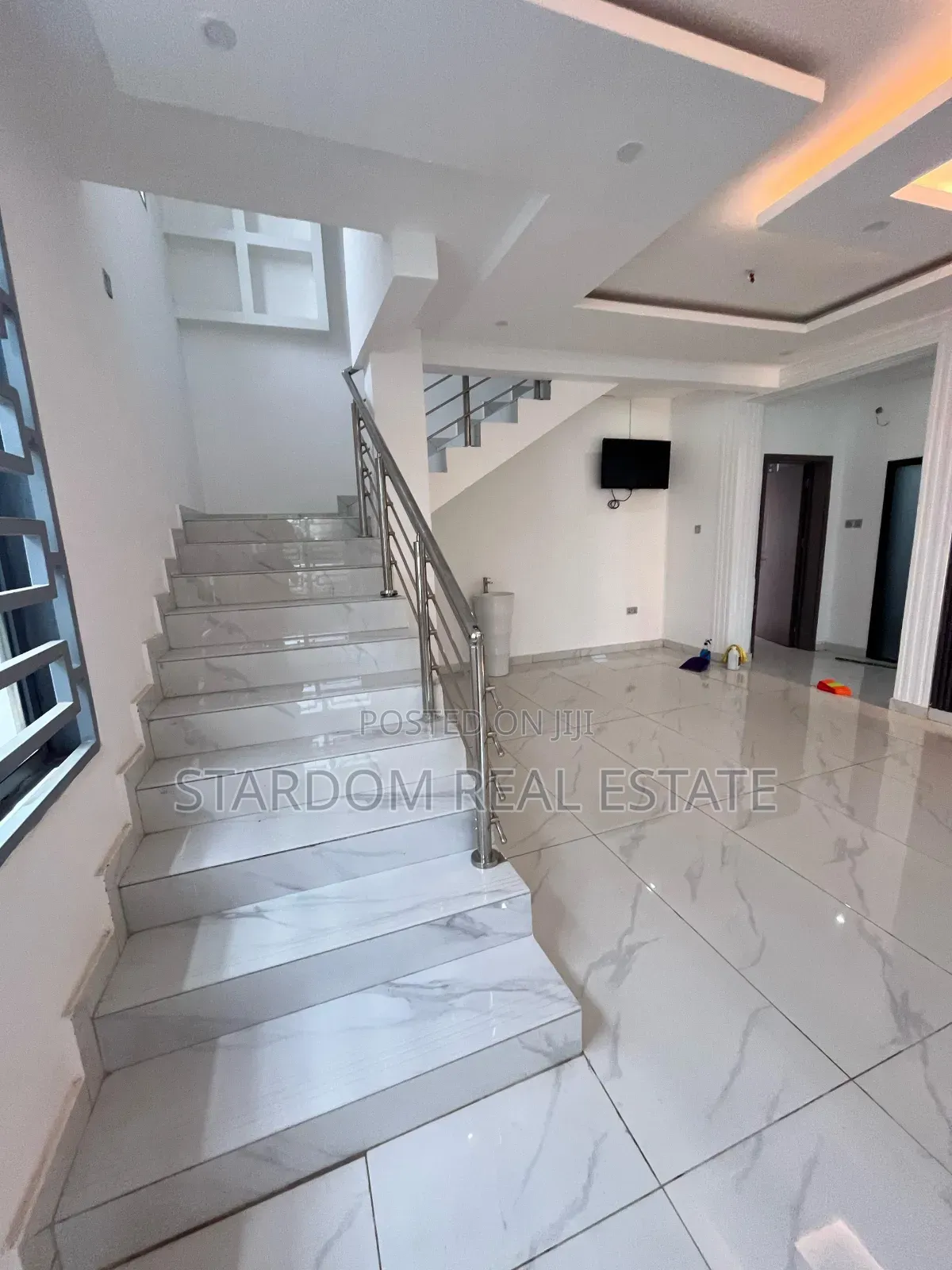 4bdrm Duplex in Ars, East Legon for sale