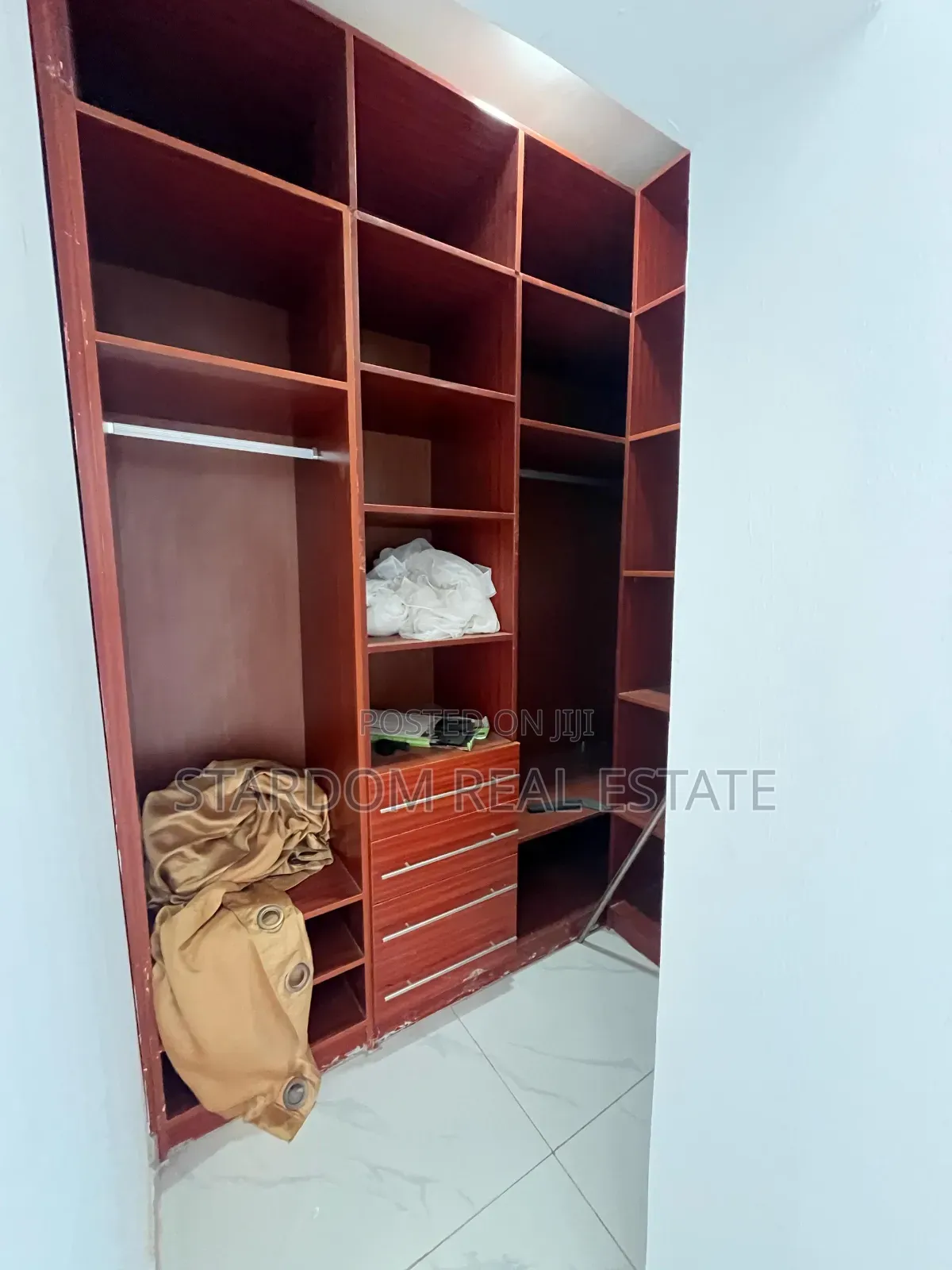 4bdrm Duplex in Ars, East Legon for sale