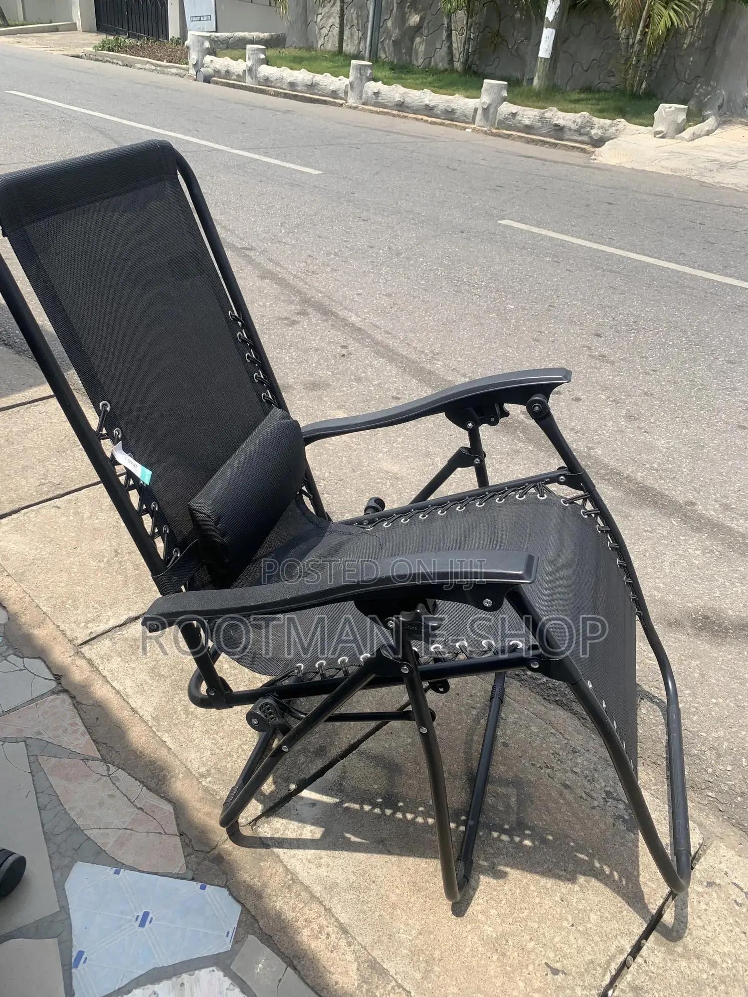 Portable and Foldable Recliner Chair With Adjustable Pillow