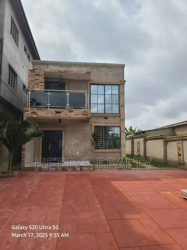 3bdrm House in Pokuase for sale