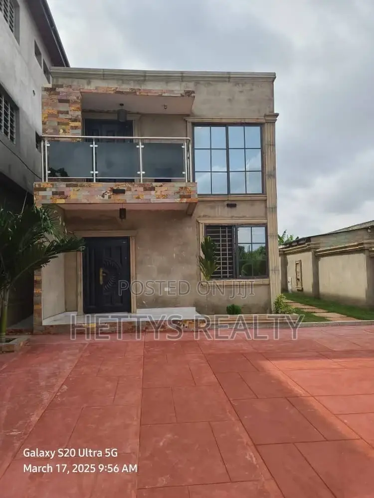 3bdrm House in Pokuase for sale