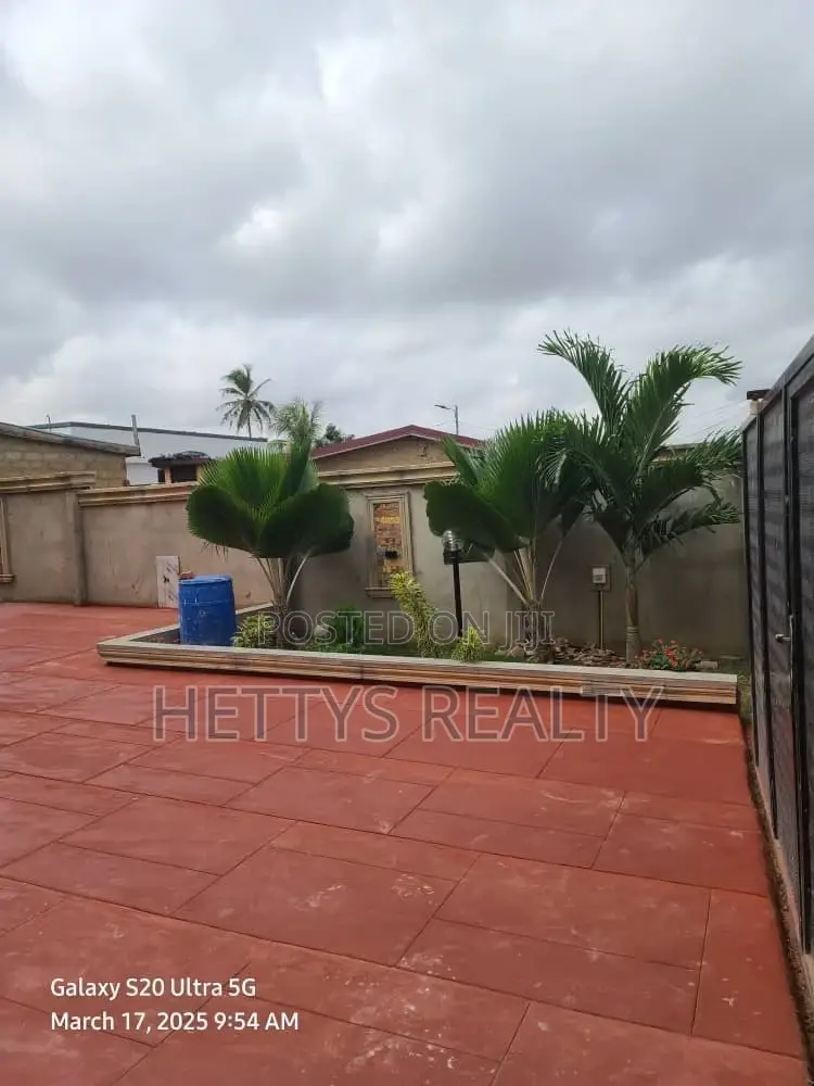 3bdrm House in Pokuase for sale