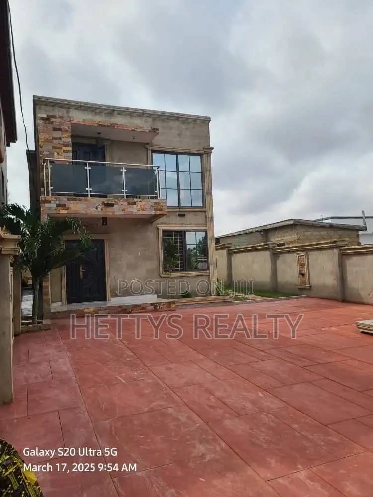 3bdrm House in Pokuase for sale