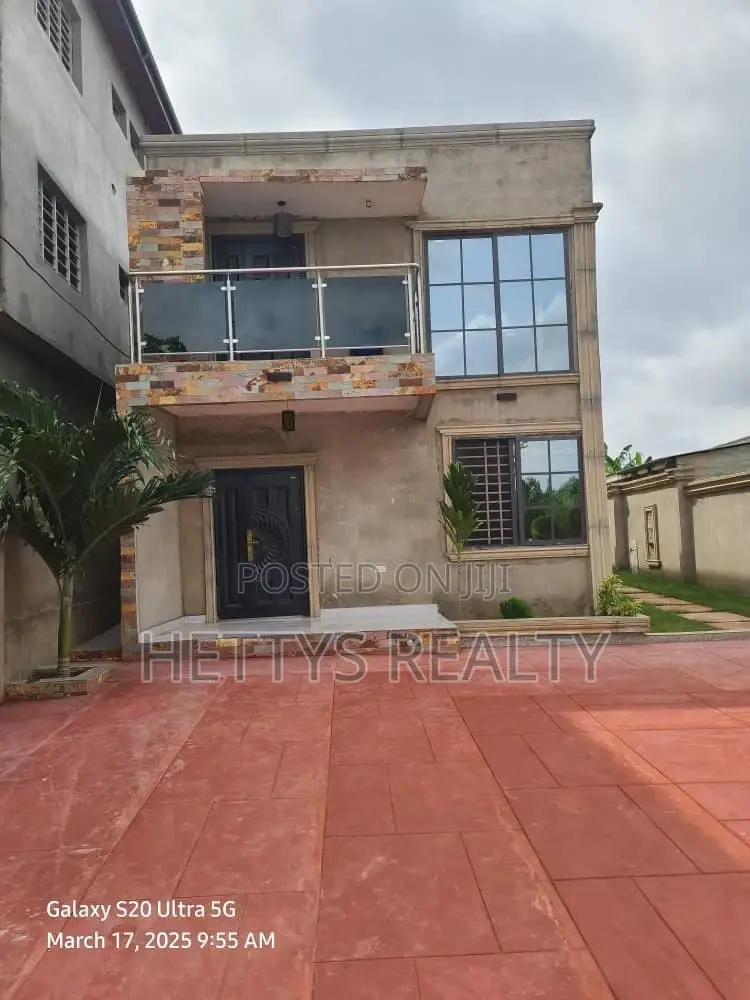 3bdrm House in Pokuase for sale