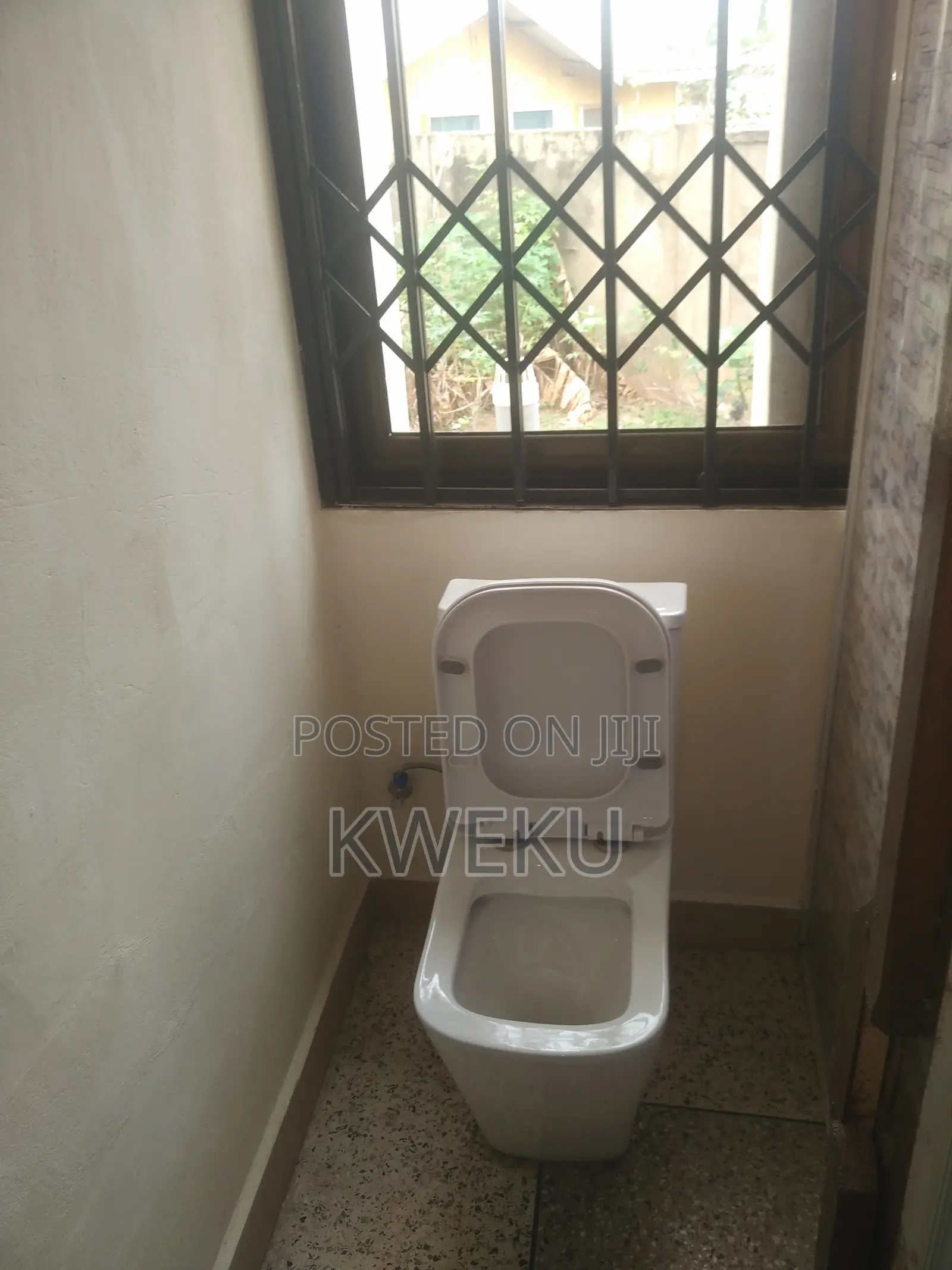 1bdrm Apartment in Estate Agency, Baatsona Total for rent