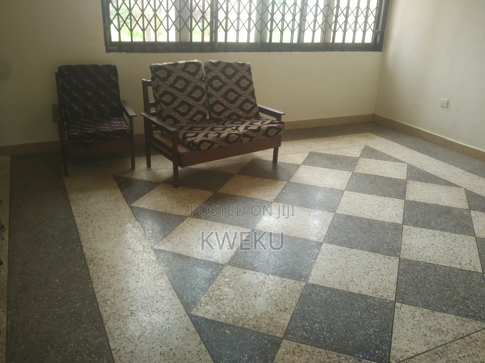 1bdrm Apartment in Estate Agency, Baatsona Total for rent