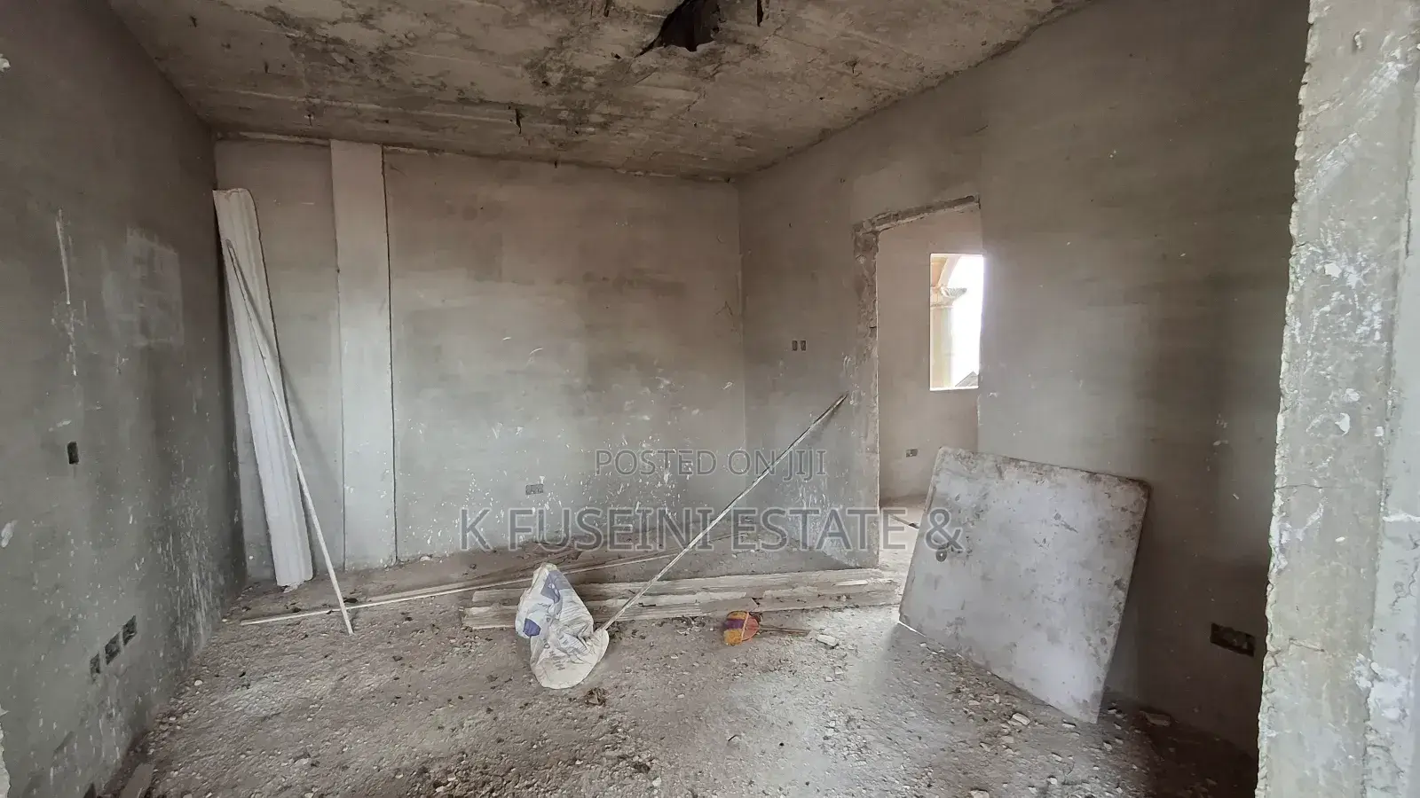 12bdrm House in K Fuseini Estate, Kumasi Metropolitan for sale