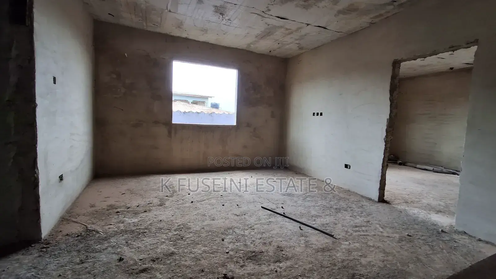 12bdrm House in K Fuseini Estate, Kumasi Metropolitan for sale