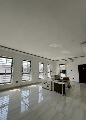 9bdrm Mansion in Trasacco, Adjiriganor for sale