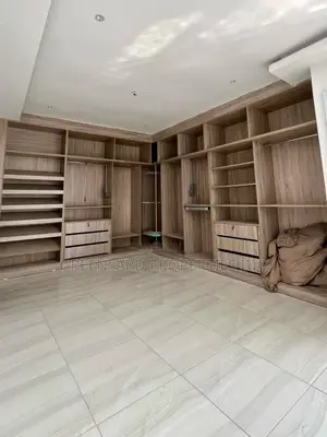 9bdrm Mansion in Trasacco, Adjiriganor for sale