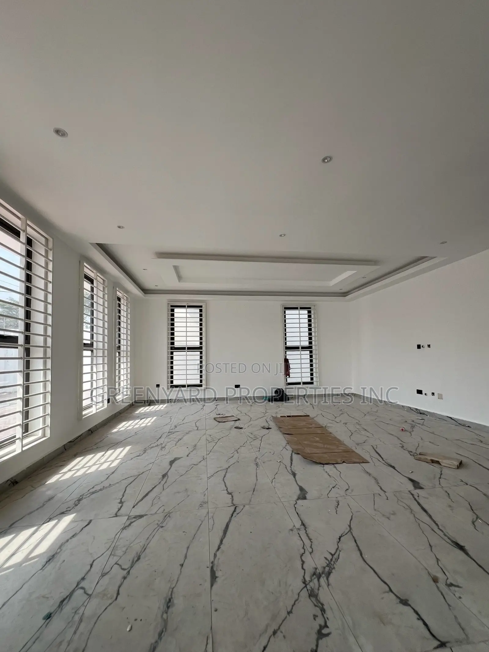 9bdrm Mansion in Trasacco, Adjiriganor for sale