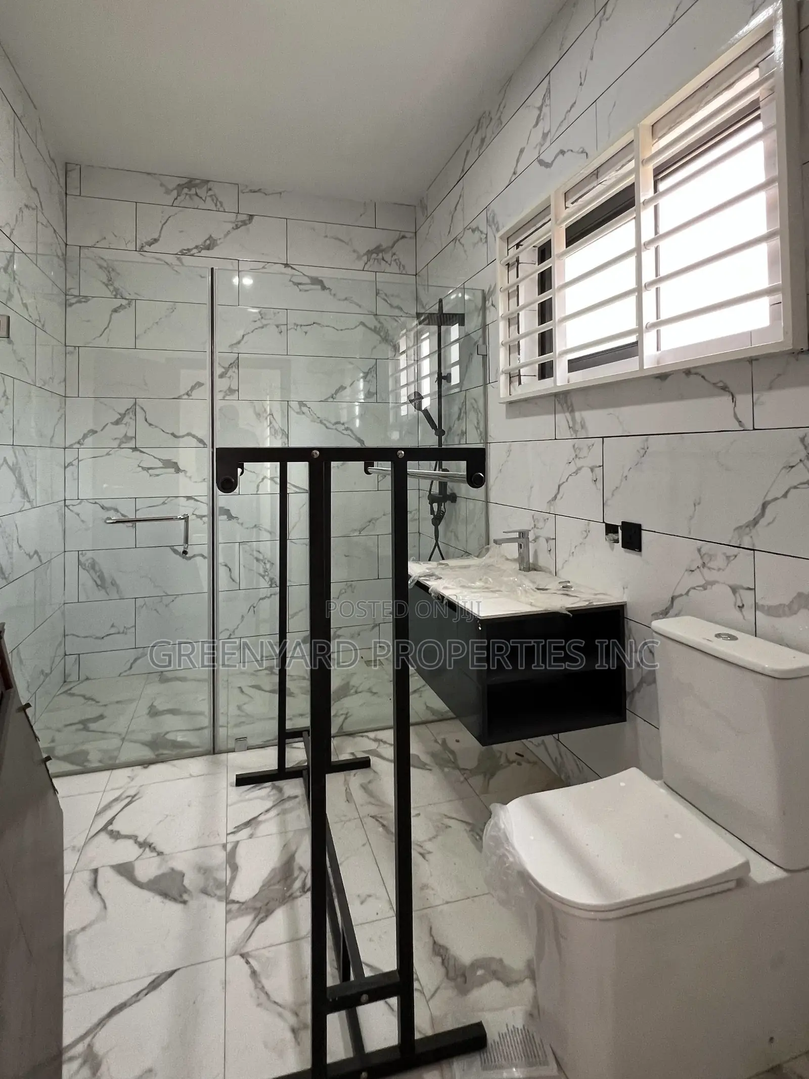 9bdrm Mansion in Trasacco, Adjiriganor for sale