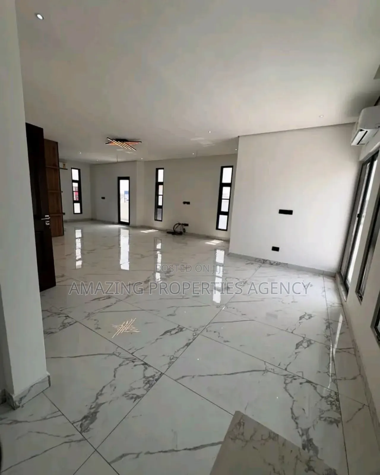 5bdrm Mansion in East Legon for sale