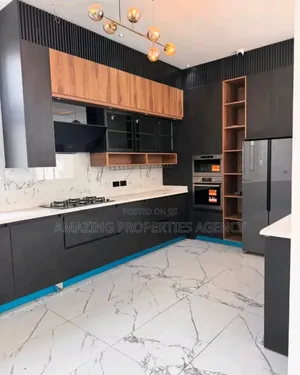 5bdrm Mansion in East Legon for sale