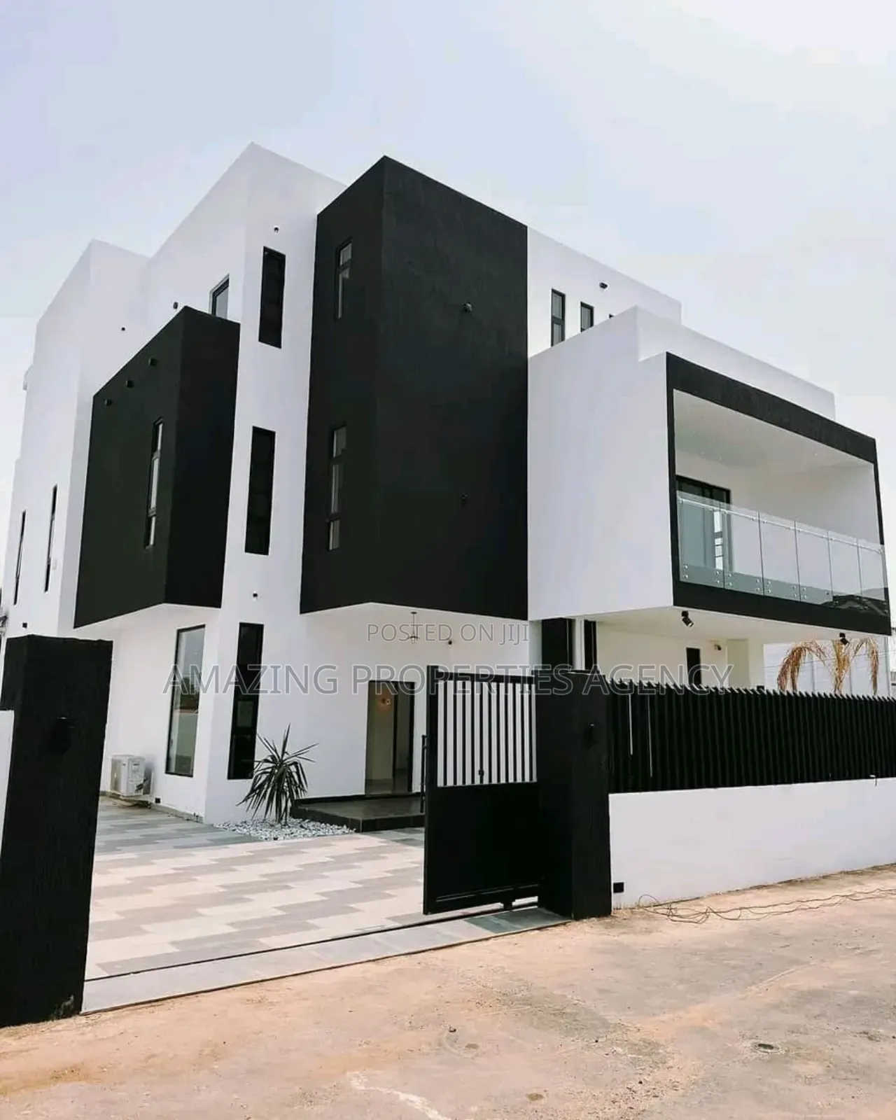 5bdrm Mansion in East Legon for sale